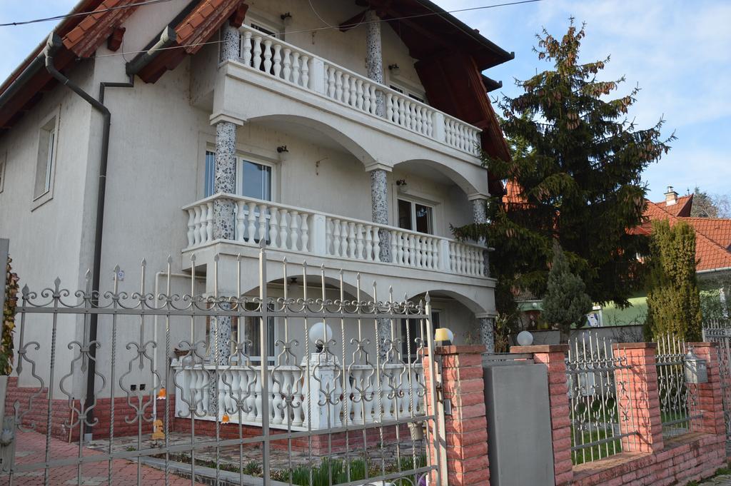 Kristaly Apartman Heviz Exterior photo