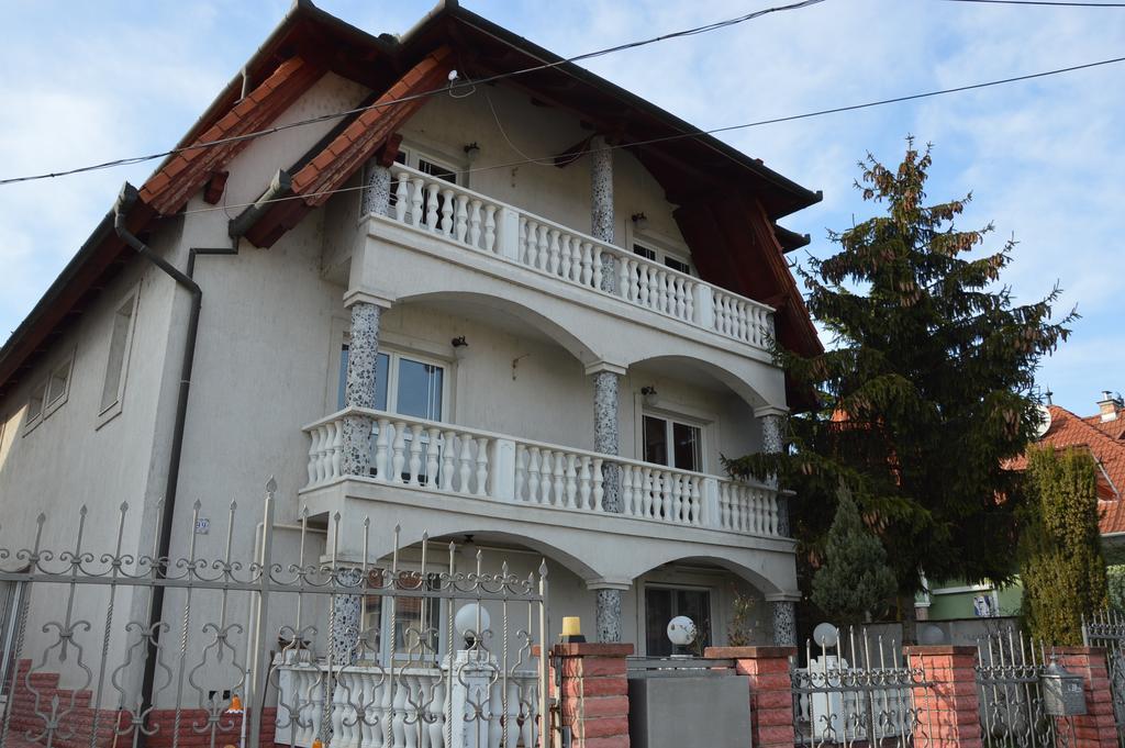 Kristaly Apartman Heviz Exterior photo