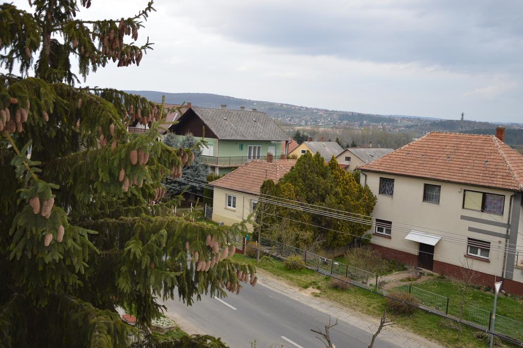 Kristaly Apartman Heviz Exterior photo