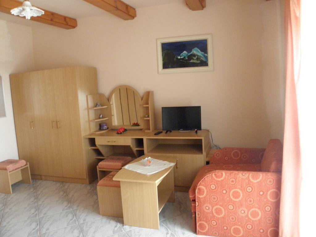 Kristaly Apartman Heviz Exterior photo