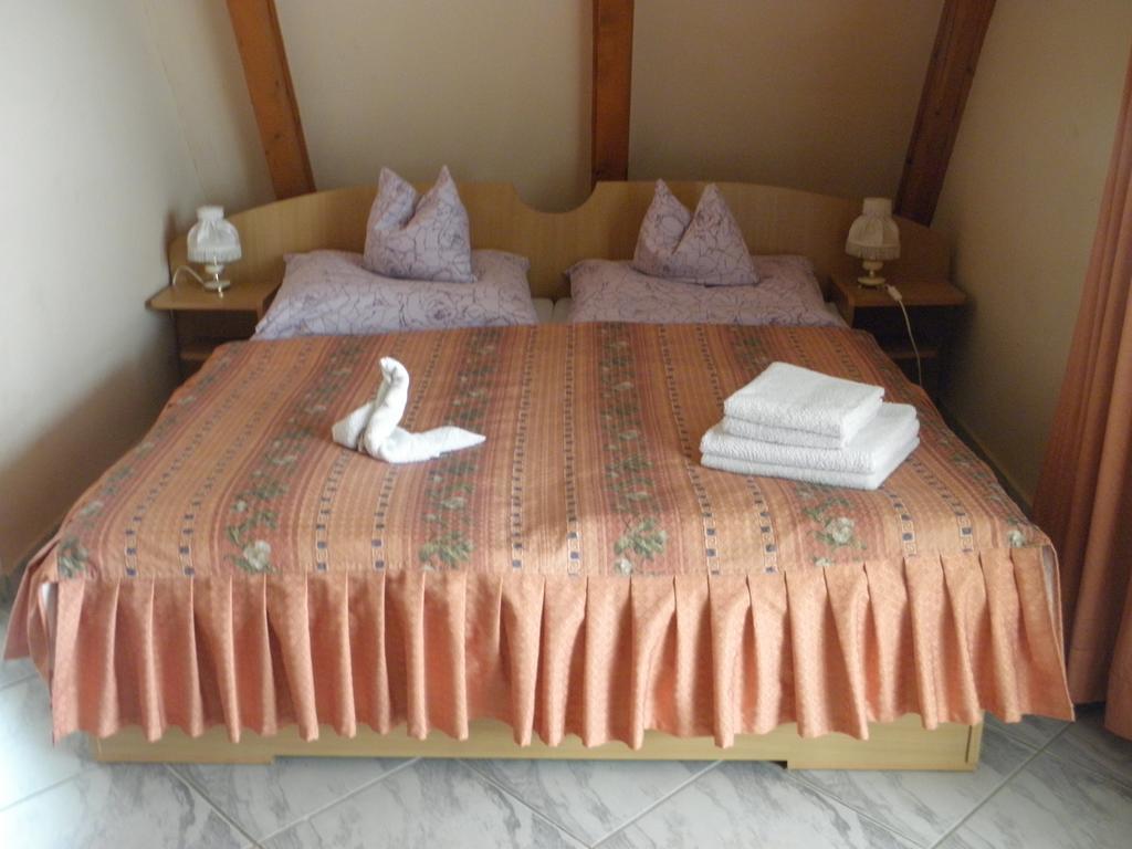 Kristaly Apartman Heviz Exterior photo