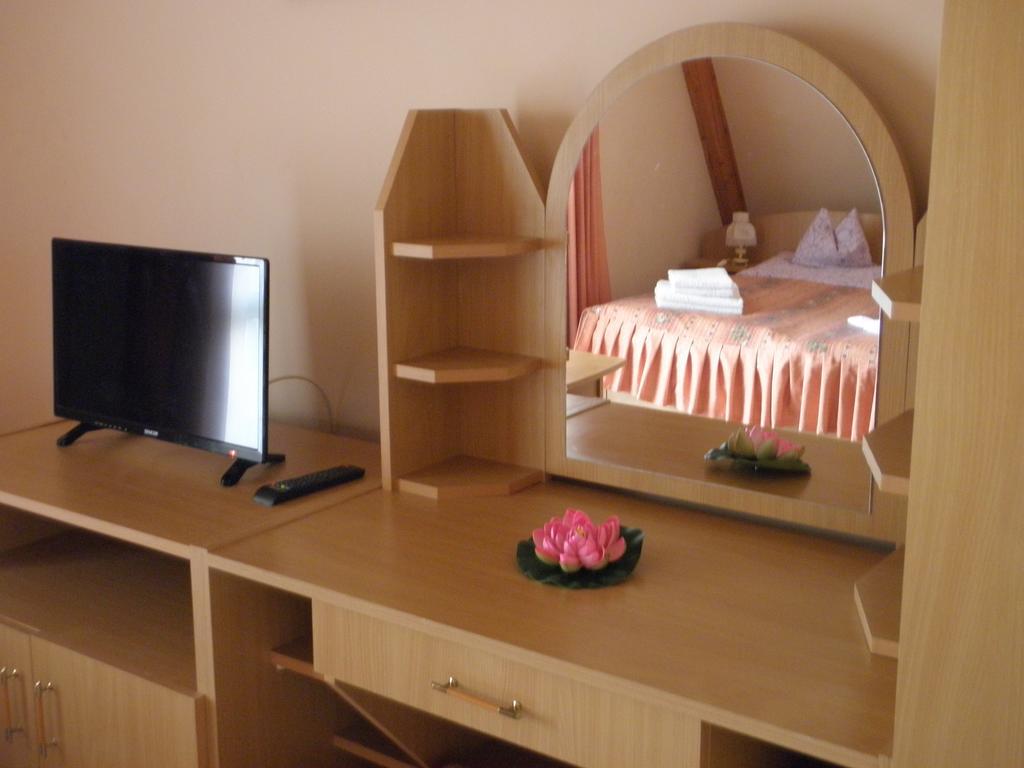 Kristaly Apartman Heviz Exterior photo