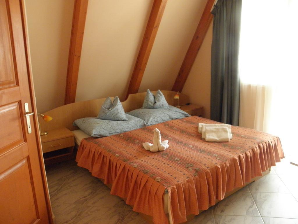 Kristaly Apartman Heviz Exterior photo