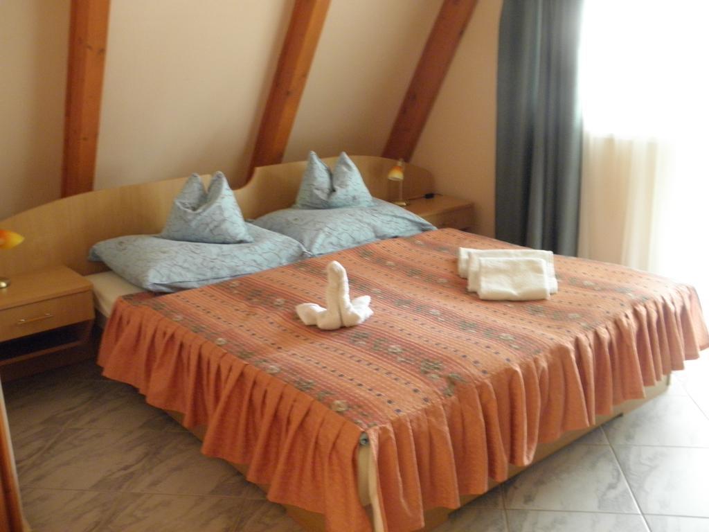 Kristaly Apartman Heviz Exterior photo