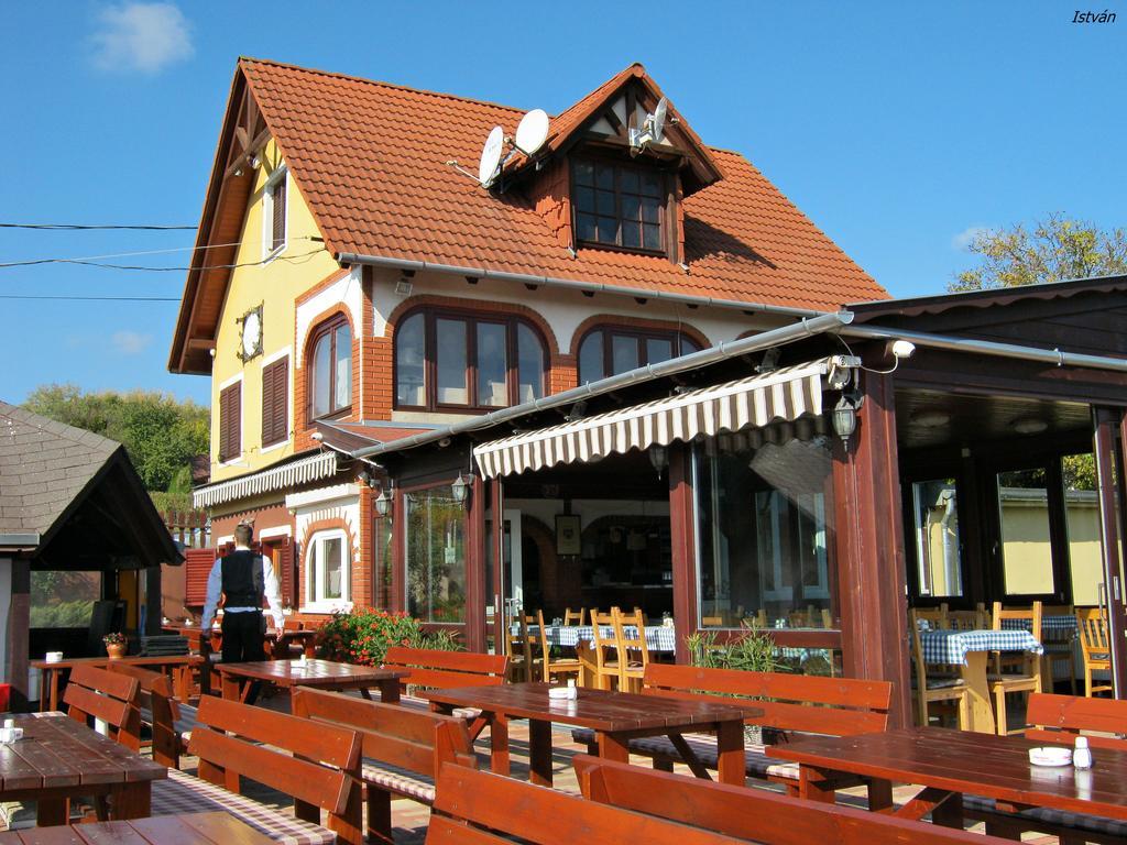 Kristaly Apartman Heviz Exterior photo