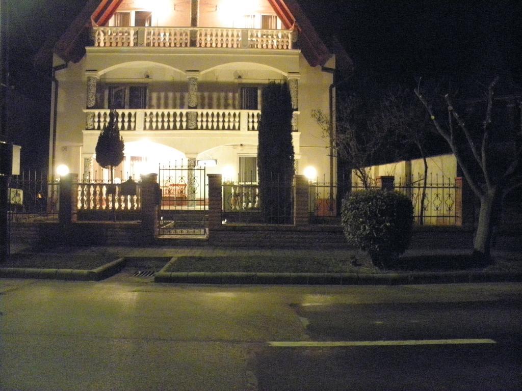 Kristaly Apartman Heviz Exterior photo