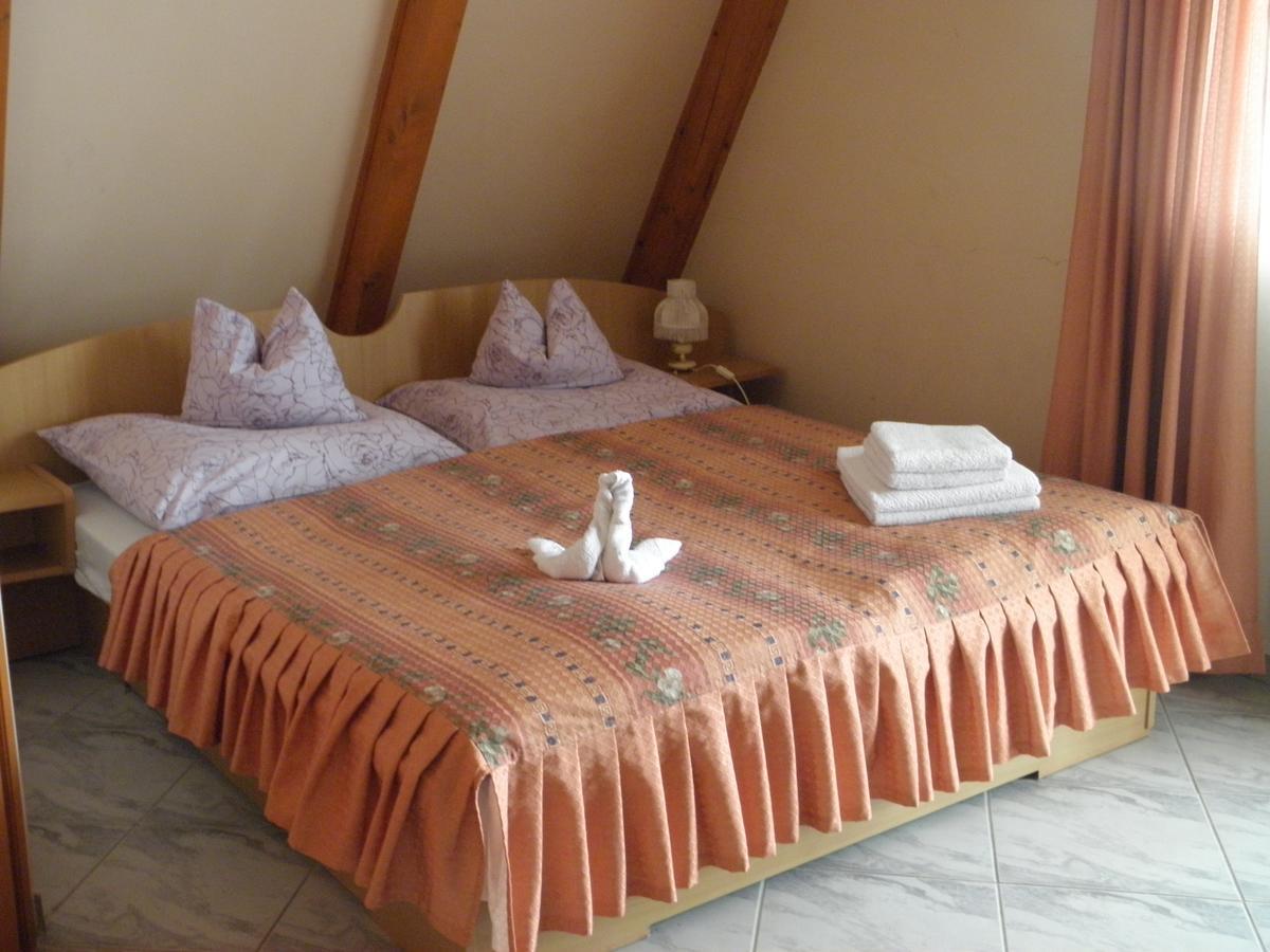 Kristaly Apartman Heviz Exterior photo